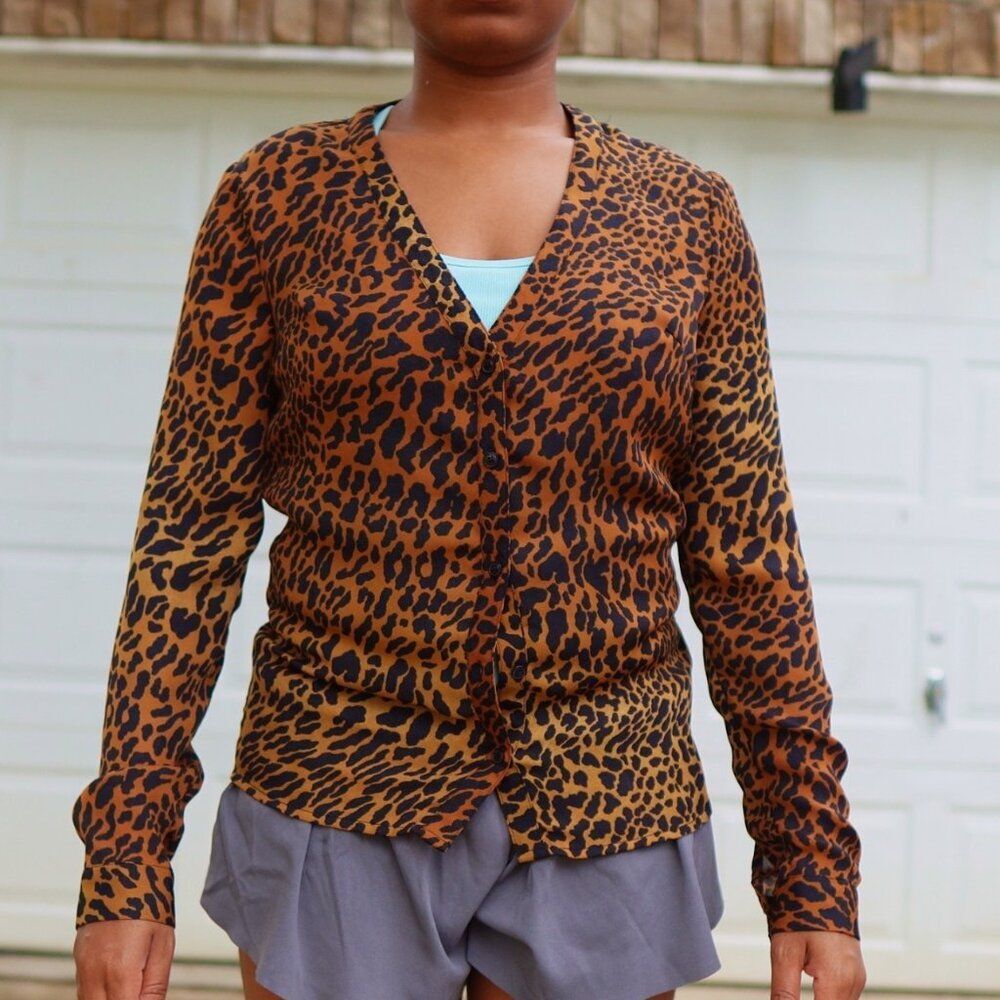 GUESS Leopard Print Open Back Blouse Small Long Sleeve Button Down Y2K Top